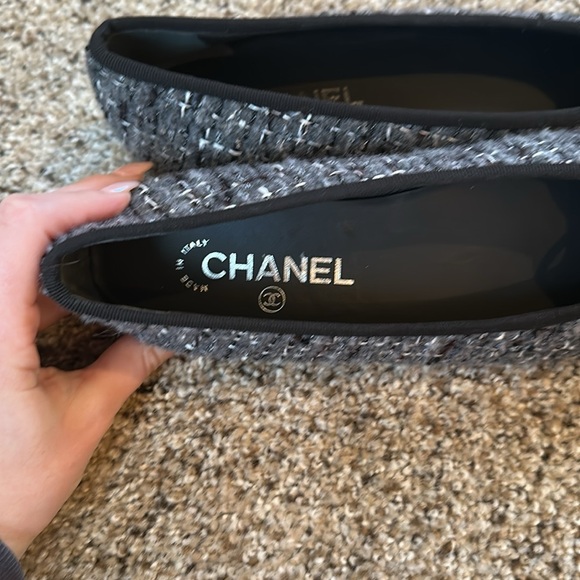 Chanel Women's Black and Gray Flats - Picture 3 of 6